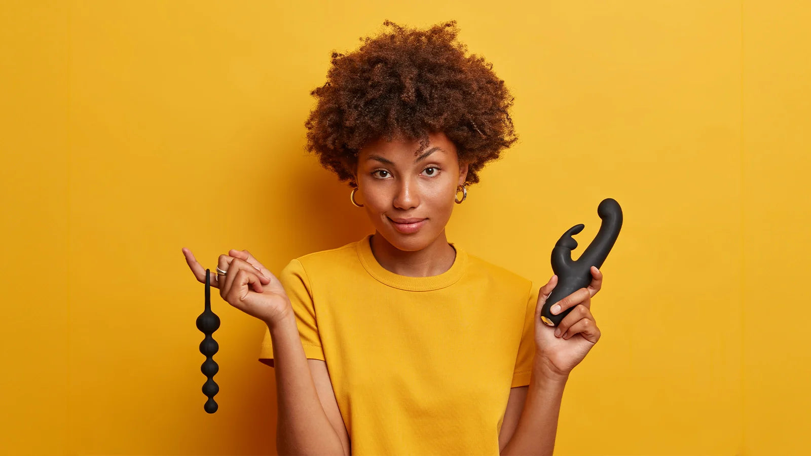 Un sextoy rabbit et un sextoy anal