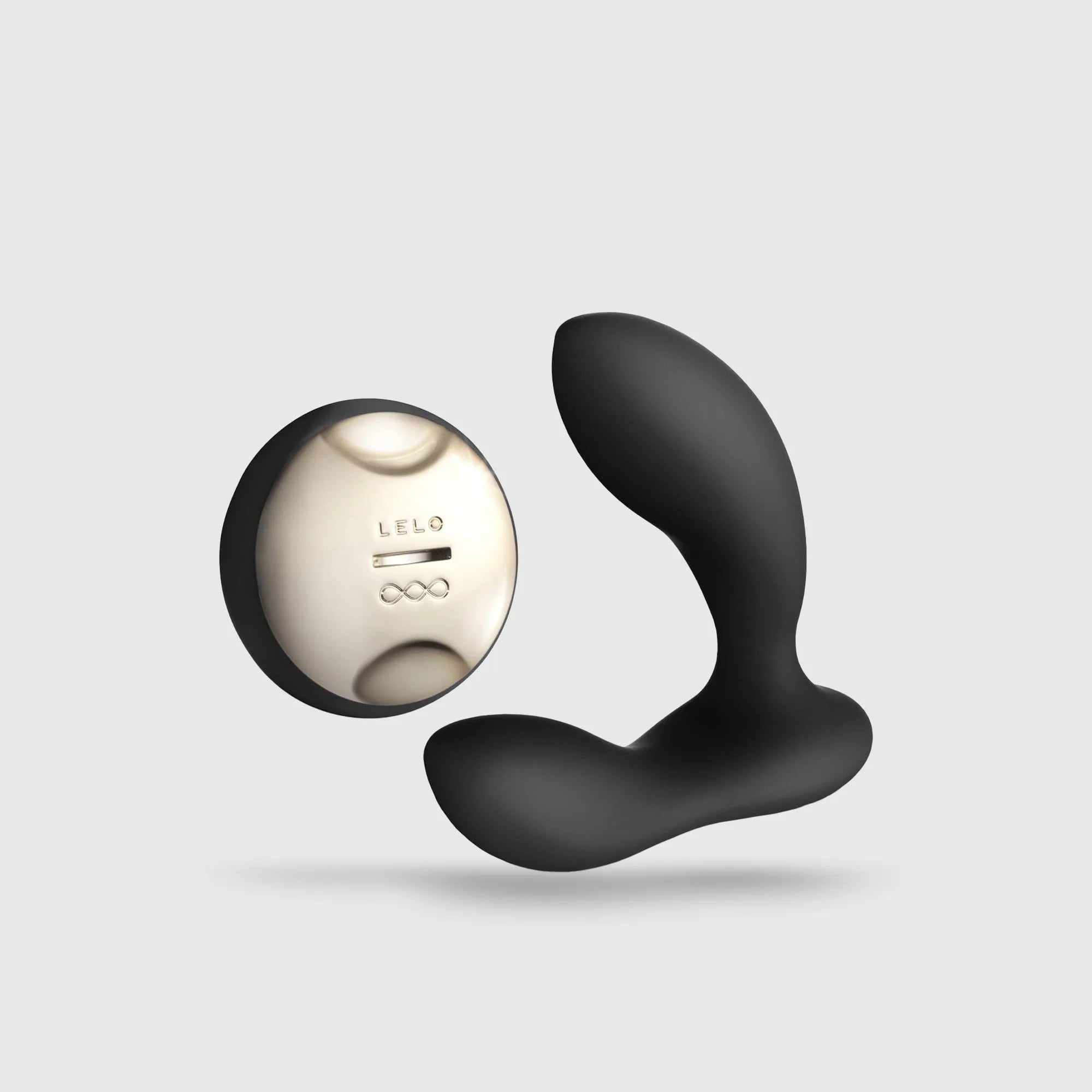 Stimulateur prostatique télécommandé HUGO™ 2 REMOTE, coloris noir, accompagné de sa télécommande ronde