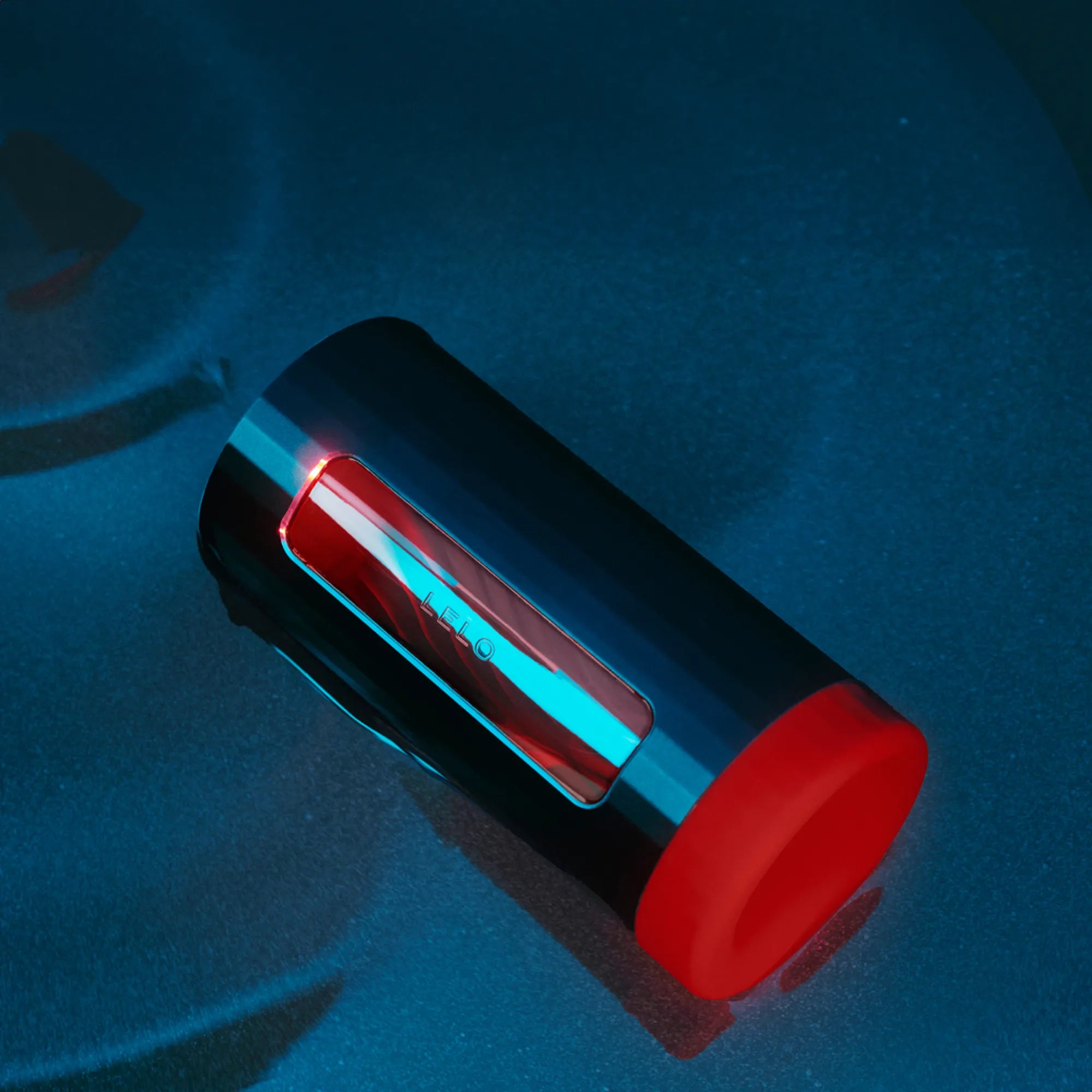 Masturbateur connecté F1S V3 de Lelo avec un design futuriste et éclairage LED