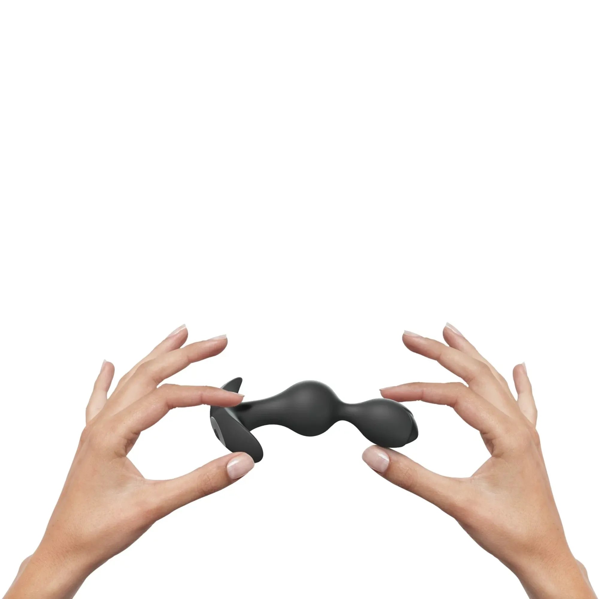 Plug anal vibrant Twinny Bud en silicone souple, démonstration de flexibilité entre deux mains