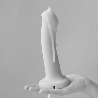 Gel lubrifiant crémeux CREAMY appliqué sur un sextoy