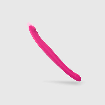 Gode double pénétration souple Real Double Do Magenta vue de face